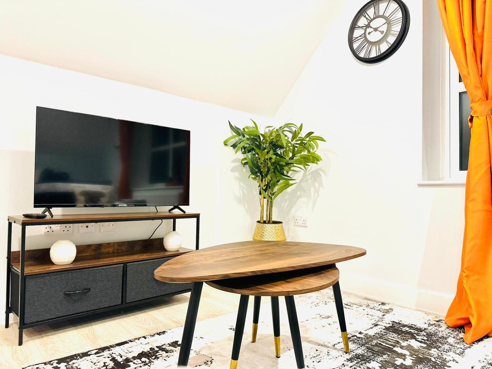Dover Luxury Apartments, Near Ferry Екстериор снимка
